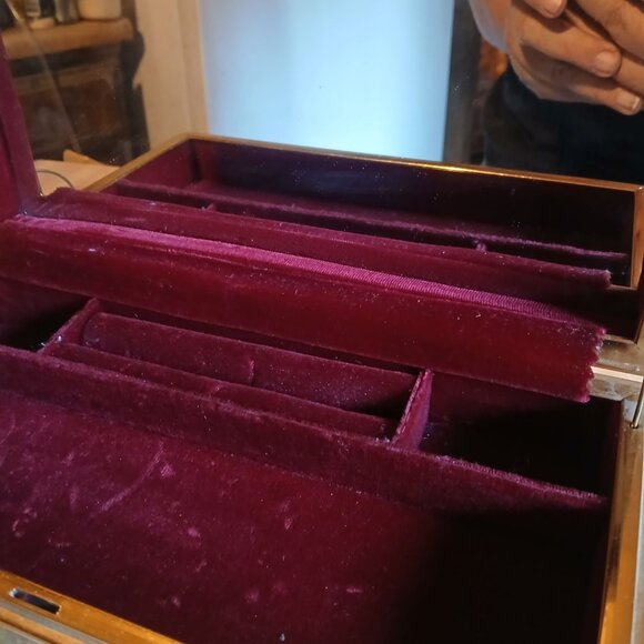 Hollywood Regency gold and rose tapestry gold tone metal jewelry box - Picture 6 of 6